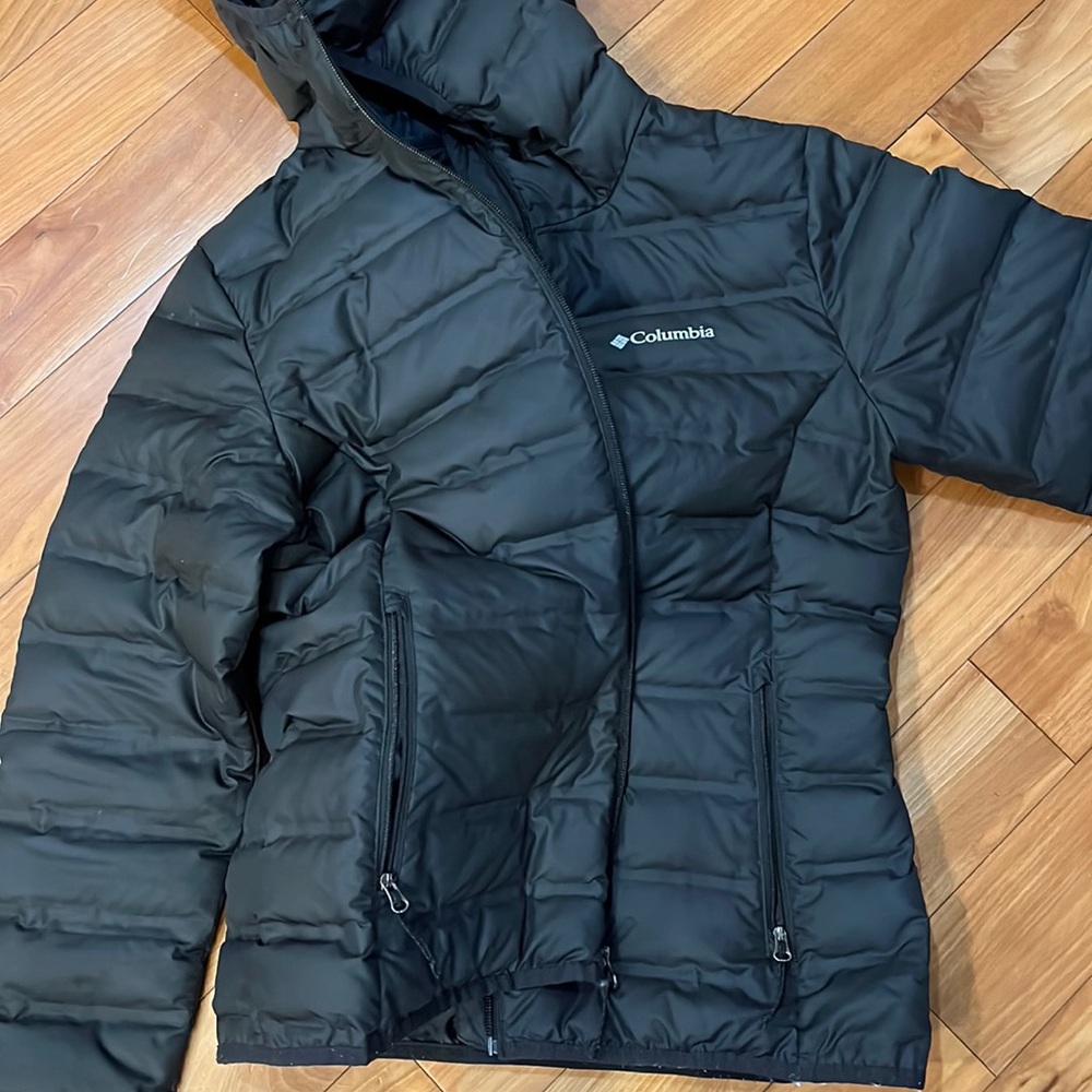 Like new hardly worn women’s Columbia light weight puffer black